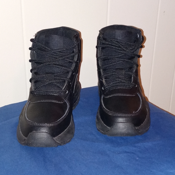 Nike air black boots size 3.5. - Picture 2 of 6